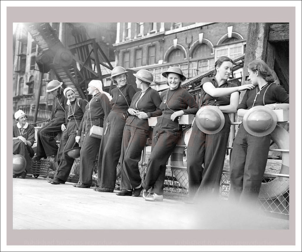 Women at War - Forces Services 2, vintage art photo print reproduction, WWII - Vintage Art, canvas prints